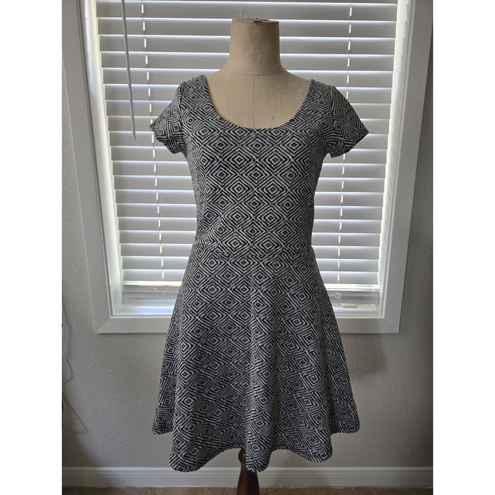 Black White Geometric Fit & Flare Texture Low Back Dress S Whimsical Mini Dark